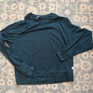 Vuori Deep Teal Crewneck Tee/long sleeve M